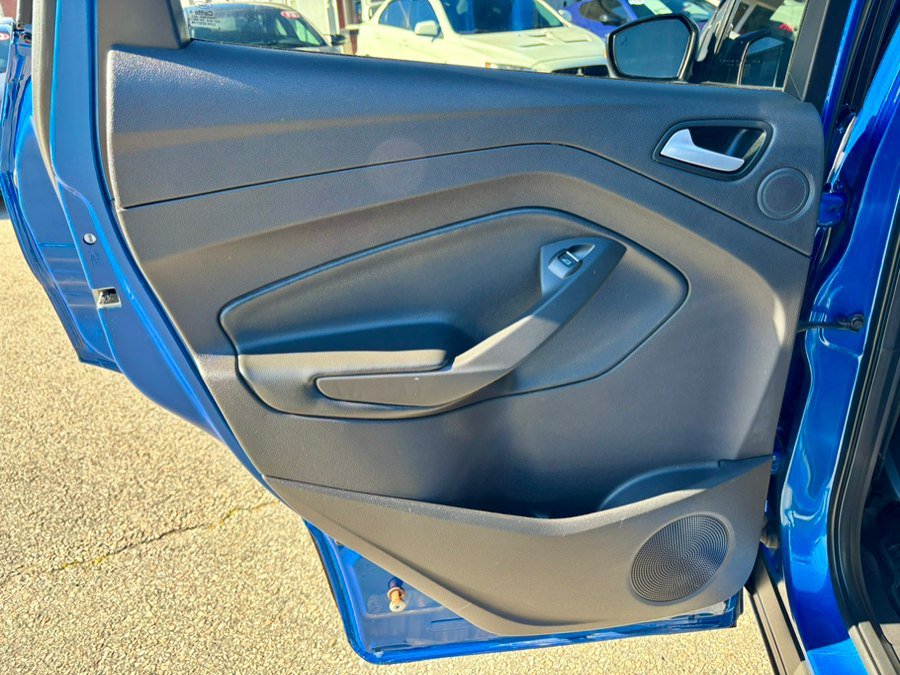 Used 2018 Ford Escape Titanium w/ Ford Safe & Smart Package AWD/4WD image 19