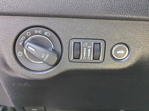 Used 2019 Chrysler 300 S image 11