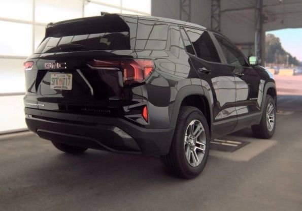 Used 2025 GMC Terrain Elevation AWD/4WD image 2