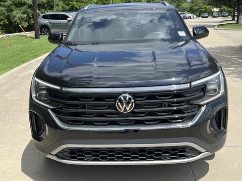Certified 2026 Volkswagen Atlas Cross Sport SE w/ Panoramic Sunroof Package AWD/4WD image 3
