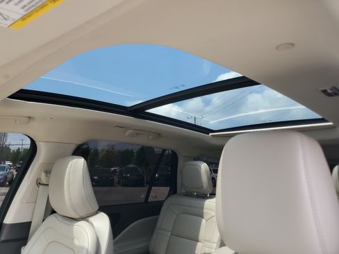 Certified 2023 Lincoln Aviator Reserve w/ Equipment Group 201A AWD/4WD image 11