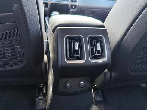 Used 2023 Kia Sorento LX FWD image 24