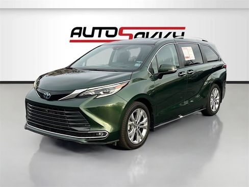Used 2024 Toyota Sienna Platinum image 3