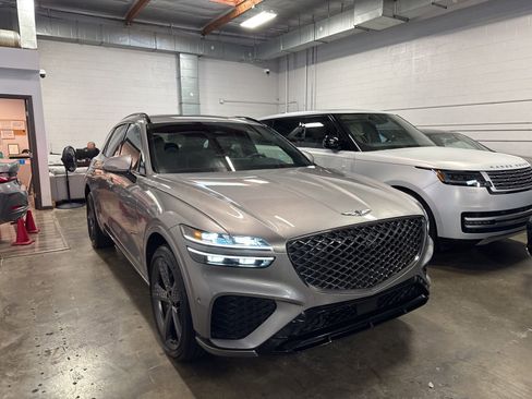 Used 2023 Genesis GV70 2.5T w/ Sport Prestige Package image 3