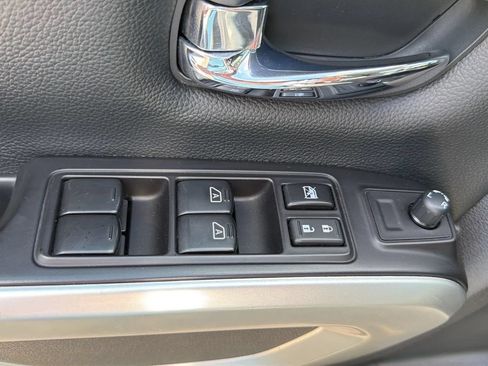 Used 2020 Nissan Titan SV w/ SV Convenience Package AWD/4WD image 34