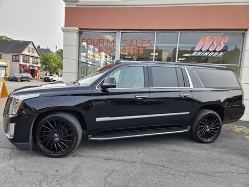 Used 2017 Cadillac Escalade ESV 4WD image 11