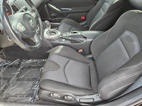 Used 2011 Nissan 370Z Roadster image 13