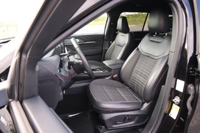 Certified 2025 Ford Explorer ST-Line w/ ST-Line Street Pack AWD/4WD image 9