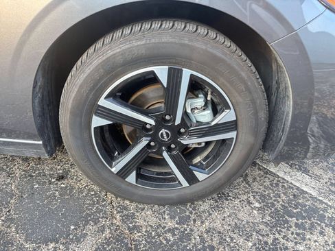 Used 2025 Nissan Sentra SV FWD image 27