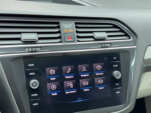 Used 2022 Volkswagen Tiguan SE R-Line image 30