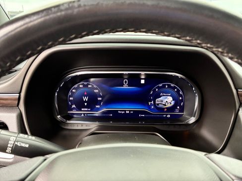 Used 2022 Chevrolet Suburban LT image 17