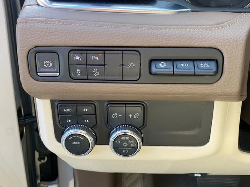 Used 2021 GMC Yukon Denali AWD/4WD image 10