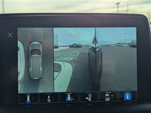 Used 2022 Chevrolet Suburban Z71 w/ Luxury Package image 26