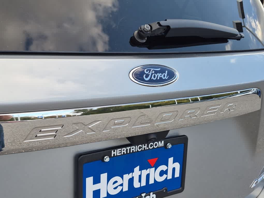 Used 2024 Ford Explorer XLT w/ Equipment Group 202A AWD/4WD image 27