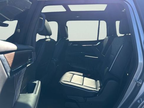 Used 2024 GMC Acadia Denali w/ Super Cruise Package image 23