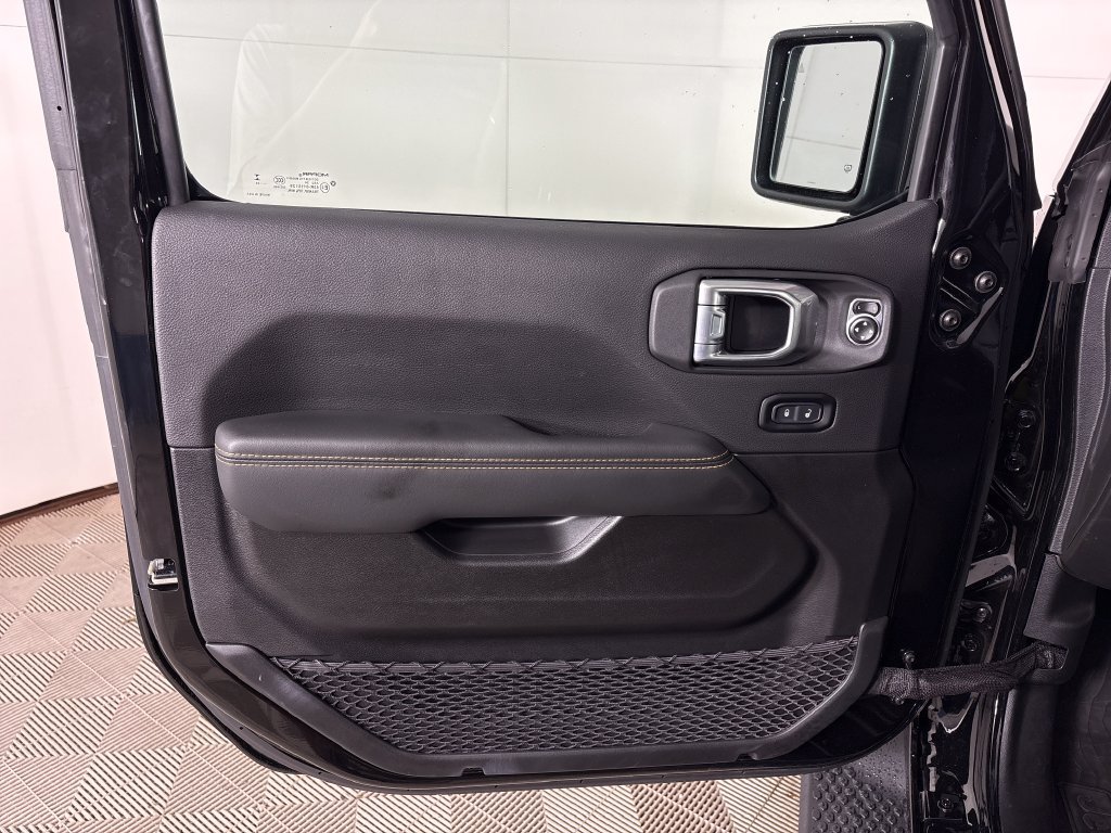Used 2024 Jeep Wrangler Unlimited Sahara w/ Technology Group AWD/4WD image 18