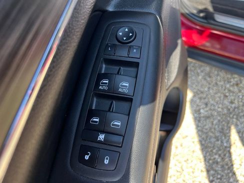 Used 2022 Jeep Grand Cherokee Limited AWD/4WD image 25