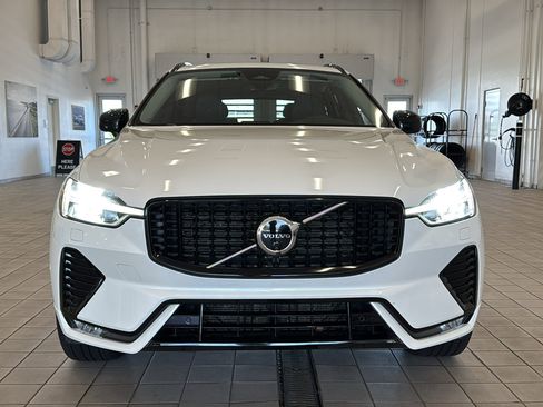 Used 2025 Volvo XC60 B5 Plus AWD/4WD image 10