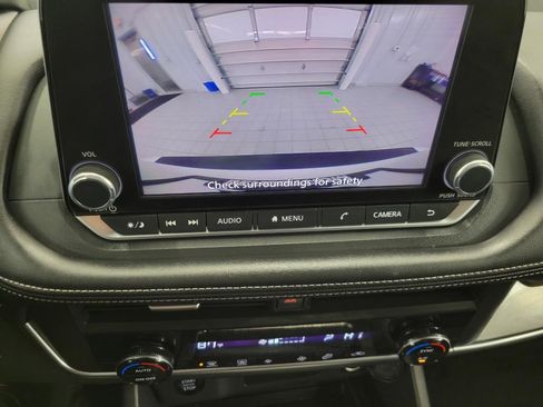 Used 2025 Nissan Rogue SV image 15