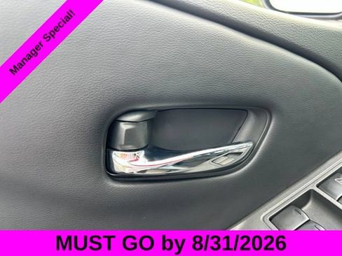 Used 2025 Nissan Frontier PRO-4X AWD/4WD image 12