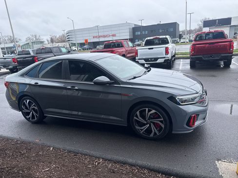 Used 2022 Volkswagen Jetta GLI Autobahn FWD image 4