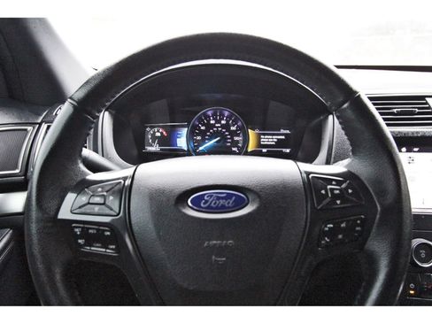 Used 2019 Ford Explorer XLT w/ Equipment Group 202A image 17