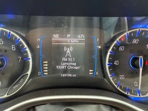 Used 2017 Chrysler Pacifica Touring-L w/ Tire & Wheel Group FWD image 10