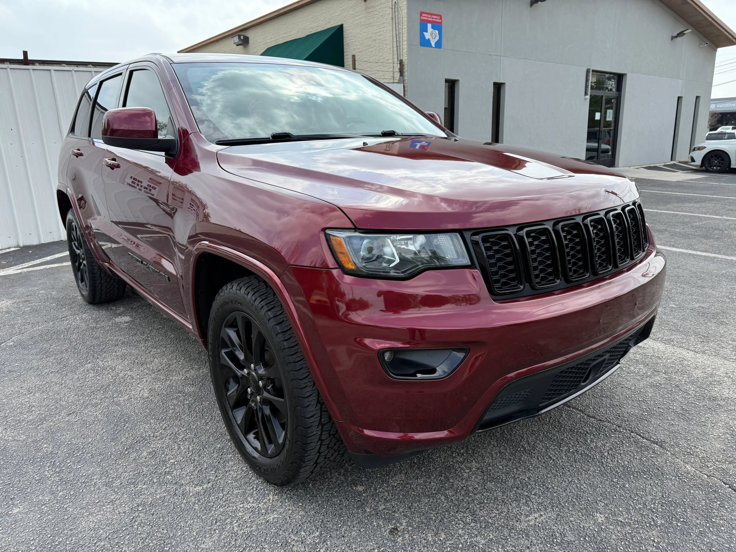Used 2021 Jeep Grand Cherokee Laredo X AWD/4WD image 7