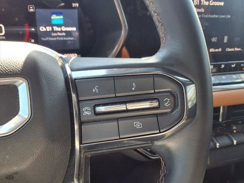 Used 2024 GMC Canyon AT4 w/ Technology Package image 13