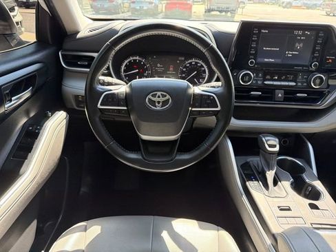 Used 2022 Toyota Highlander XLE w/ Protection Package #3 (TMS) image 16