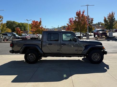 New 2025 Jeep Gladiator Sport image 7