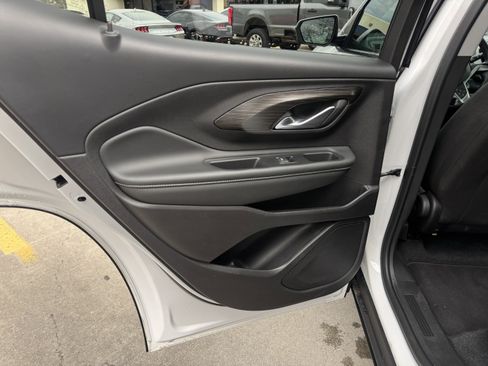 Used 2024 GMC Terrain SLE image 15