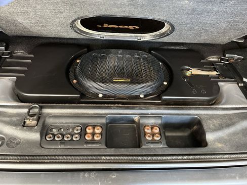 Used 2016 Jeep Wrangler Unlimited Sahara image 9