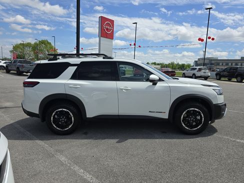 Used 2025 Nissan Pathfinder Rock Creek image 2