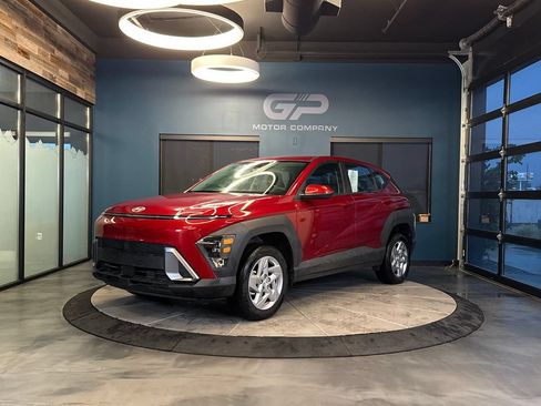 Used 2024 Hyundai Kona SE AWD/4WD image 7