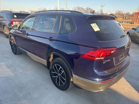 Used 2021 Volkswagen Tiguan SE w/ Panoramic Sunroof Package image 3