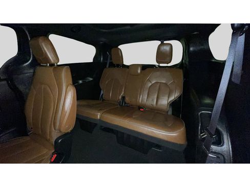 Used 2020 Chrysler Pacifica Limited w/ Tire & Wheel Group image 16