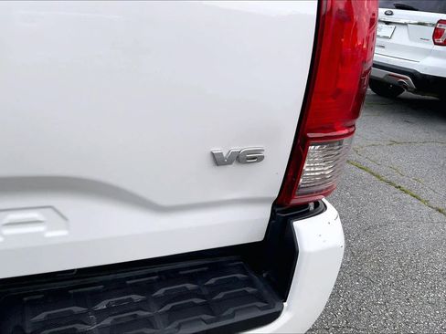 Used 2019 Toyota Tacoma SR AWD/4WD image 10