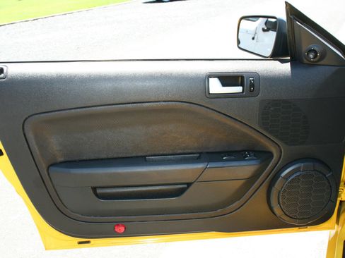 Used 2006 Ford Mustang GT Premium RWD image 40