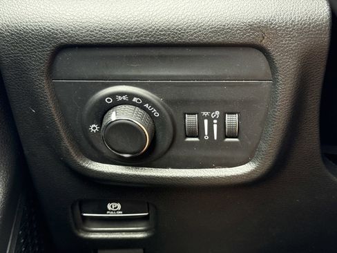 Used 2025 Jeep Grand Cherokee Laredo w/ MOPAR Finishing Package RWD image 16