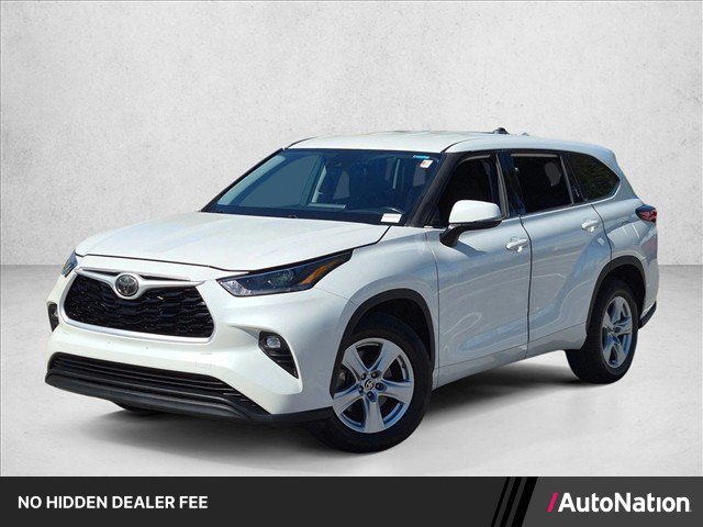 Used 2021 Toyota Highlander LE FWD image 1