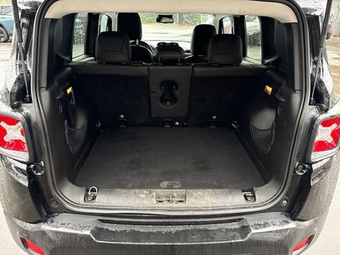 Used 2016 Jeep Renegade Trailhawk w/ Premium Trailhawk Package image 31