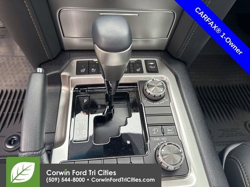 Used 2021 Toyota Land Cruiser image 11