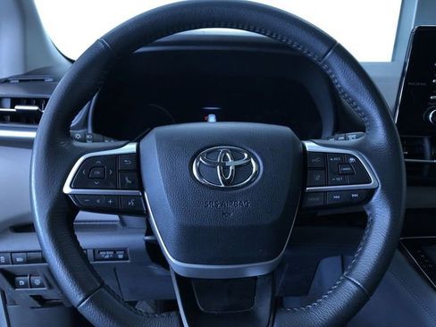 Certified 2024 Toyota Sienna XLE image 25