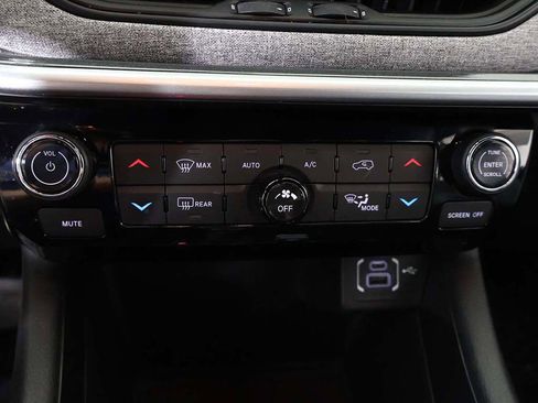 Used 2023 Jeep Compass Latitude w/ Convenience Group AWD/4WD image 49