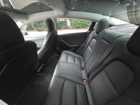 Used 2022 Tesla Model 3 Long Range AWD/4WD image 7
