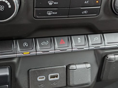 Used 2021 Chevrolet Silverado 1500 Custom AWD/4WD image 31