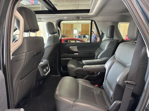 Used 2025 Ford Expedition Active AWD/4WD image 30