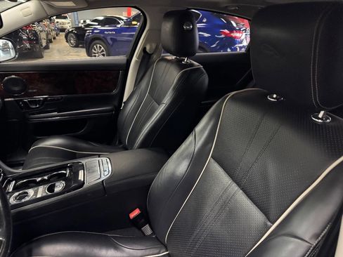 Used 2016 Jaguar XJ R-Sport image 33