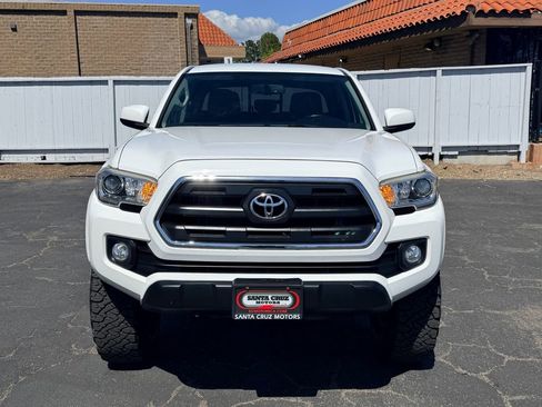Used 2017 Toyota Tacoma SR5 AWD/4WD image 2